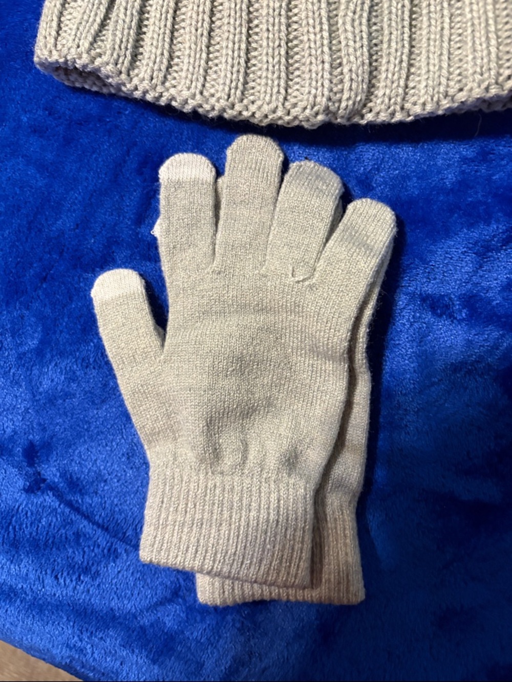 Women’s Knit Beanie Duo - Pink & Gray Pom Hat gray hat has matching gloves. Nwot - Picture 7 of 9